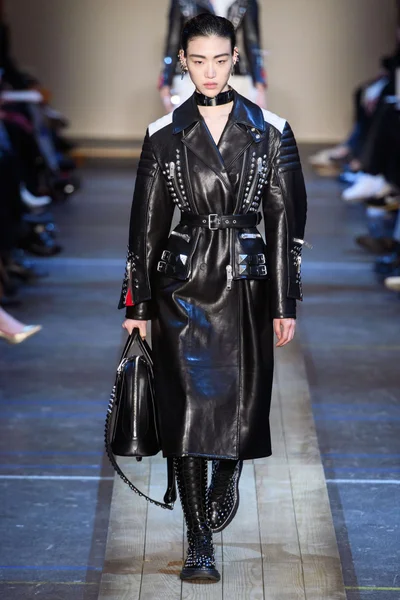 Look 24